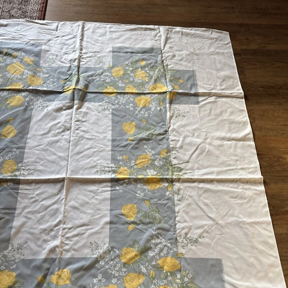 Vintage Spring cotton Tablecloth White Yellow And Gray Size 65 X 60